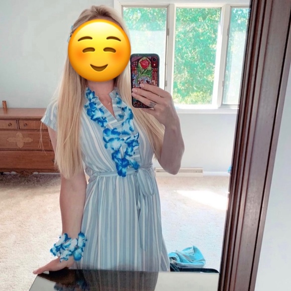 Soft blue and white dress - Picture 2 of 2